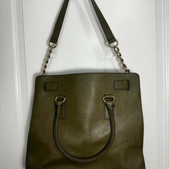 Michael Kors Tote Gold Hardware - Picture 2 of 11